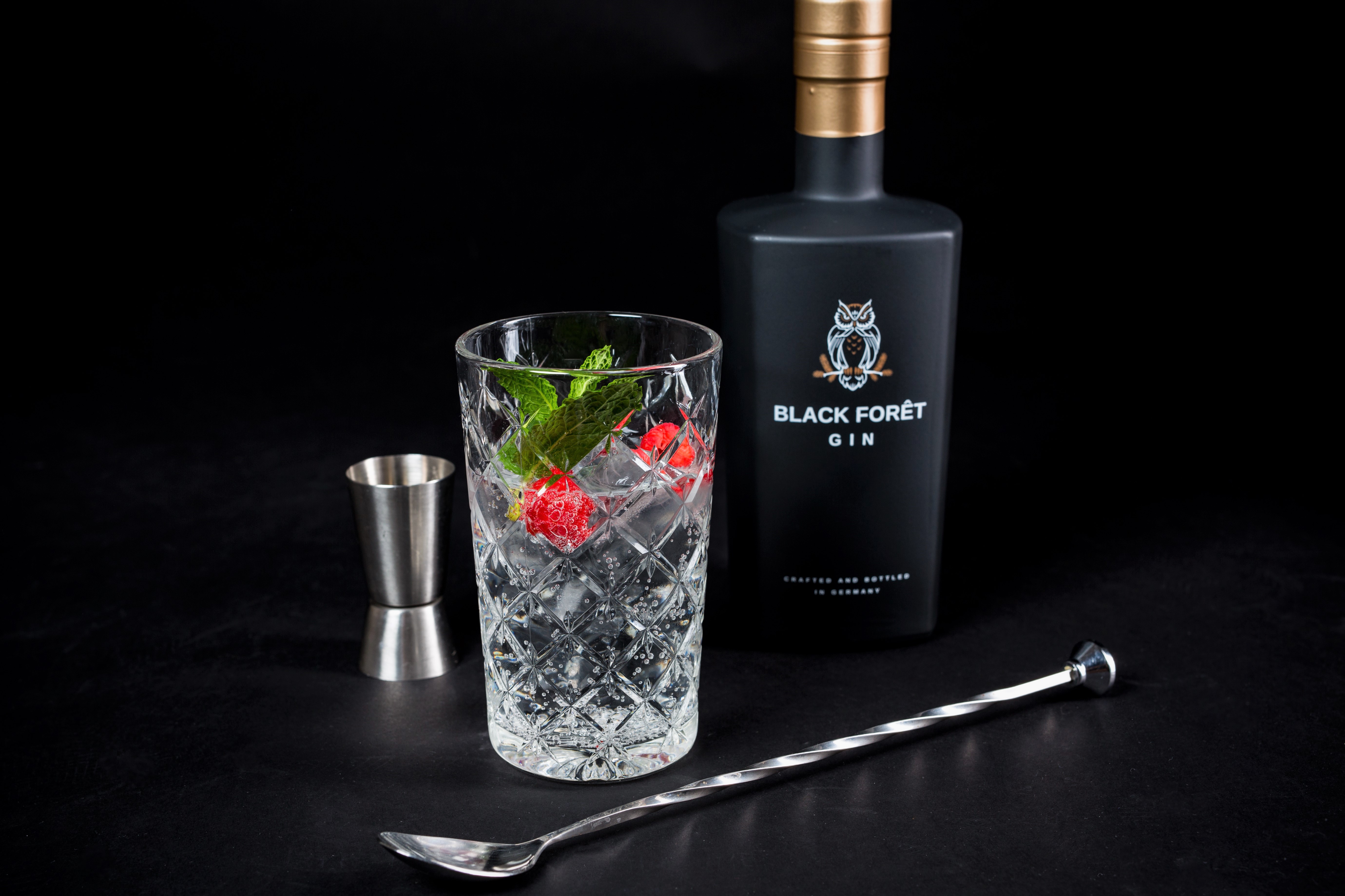 Mixology_bar_gin_spirituose_tonic_schwarzwald_black_foret_cocktail_longdrink